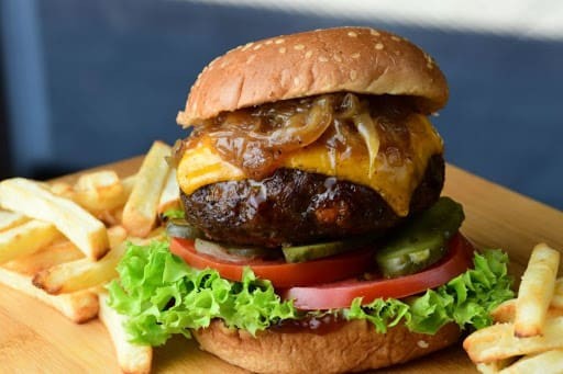 4 BIG CLASSIC BURGUER + PAPAS